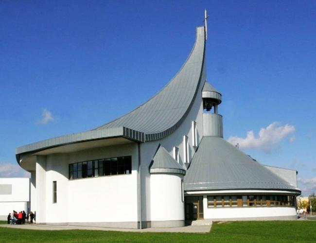 Náhľad pre Kostol Ducha Svätého v Dúbravke - Bratislava 