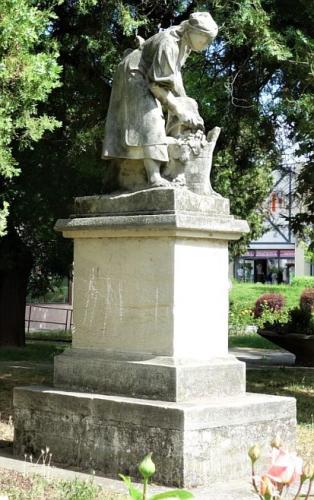 Náhľad pre Socha Oberačka hrozna - Hlohovec