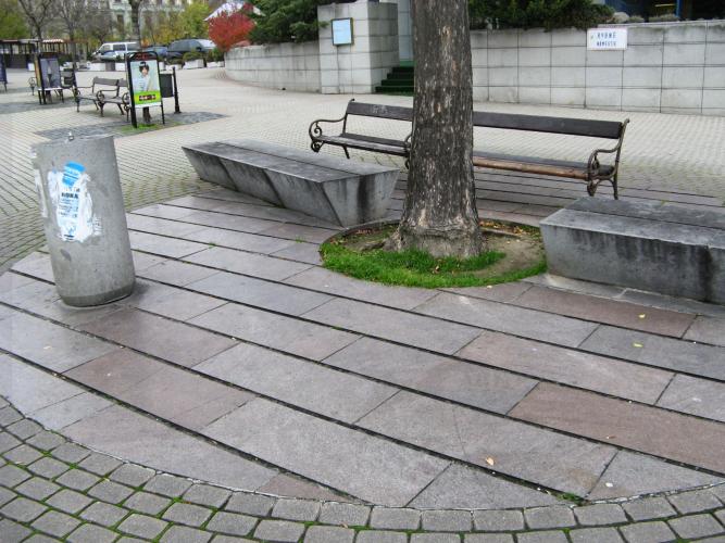 Náhľad pre Kamenné lavičky na Rybnom námestí - Bratislava