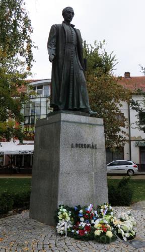 Náhľad pre Socha Antona Bernoláka - Nové Zámky